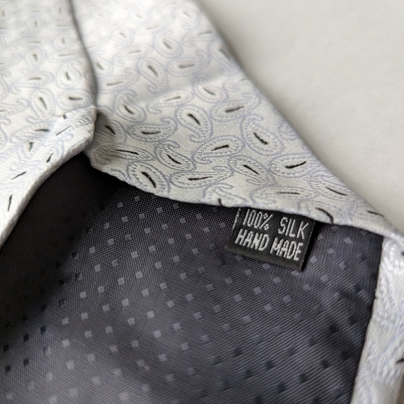 2pc Tie Bundle - Striped & Paisley Kai Long Silk Ties White Silver Blue - Picture 4 of 7